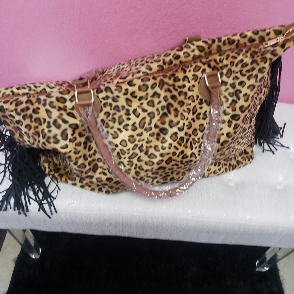 Fringe Leopard Weekend Bag - Picture 2 of 2